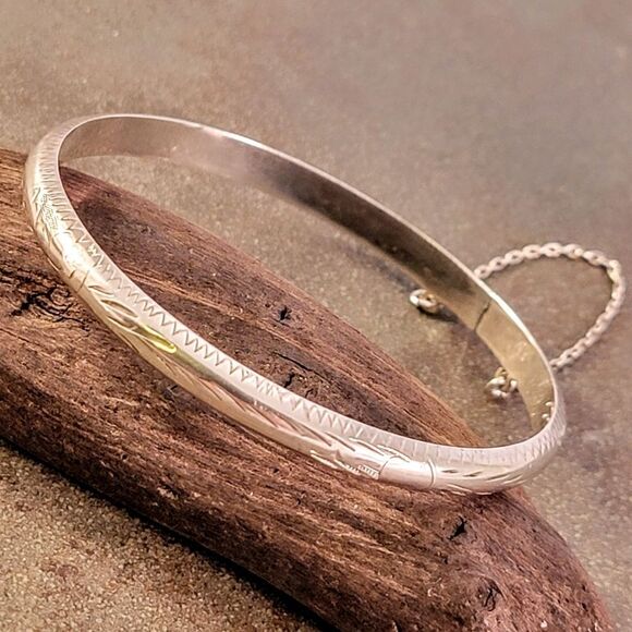 Vintage Sterling Engraved Hinge Bangle Bracelet - Picture 2 of 7